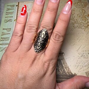 Elegant Gold Floral Ring